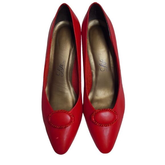 VINTAGE 80s tomato red with‎ broach detail almond toe heels 8.5 - Picture 3 of 12